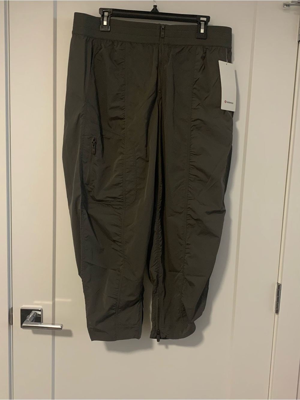 Lululemon Women’s Olive Green Front Zip Mid Rise Ruched Crop pants